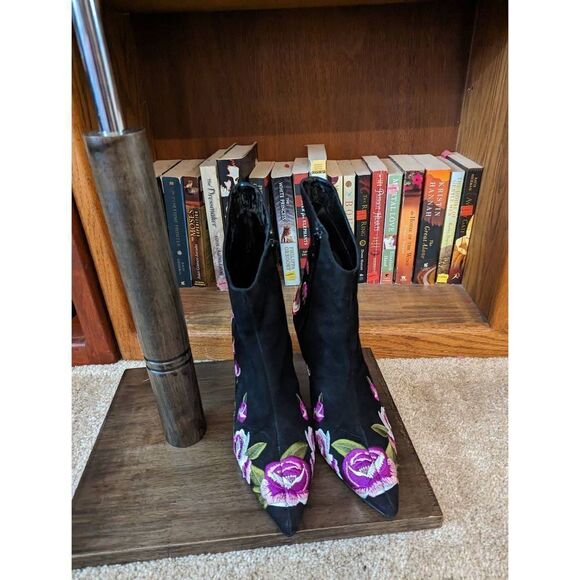 Beverly Feldman y2k black butterfly and flower embroidered suede boots sz 9 euc - Picture 2 of 11
